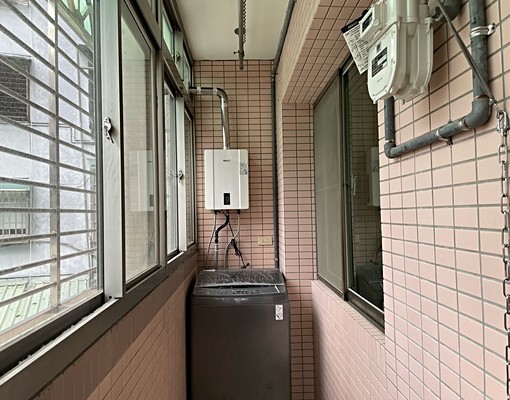 可租補!捷運超值二樓!三房二廳二衛附昇降車位!含管理費! - Image 4
