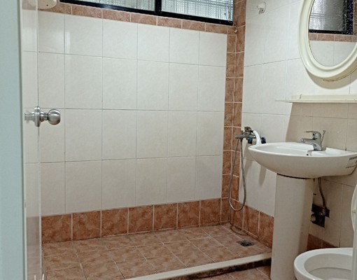 大面窗,浴室有對外窗 - Image 6