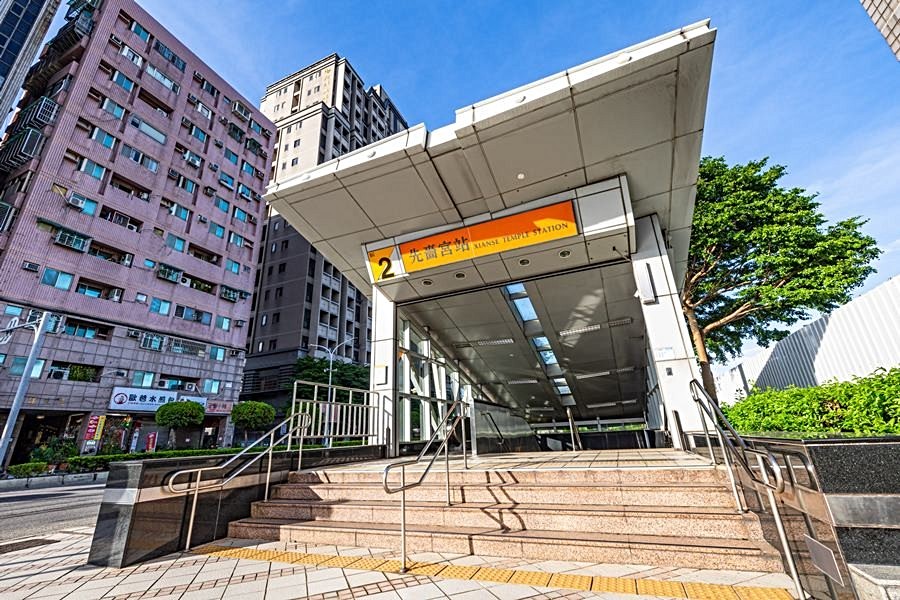 捷運先嗇宮。