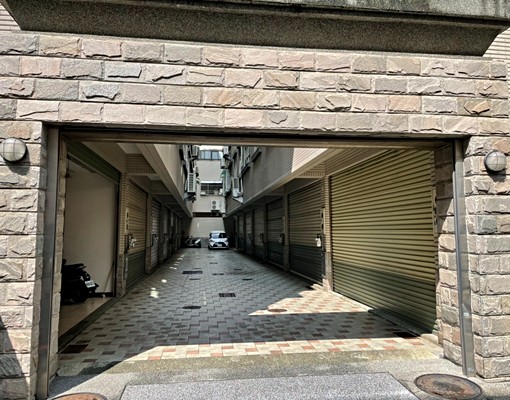 中華西路二段家俱全近市場一卡皮箱入住 - Image 2