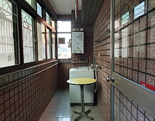 經國家樂福旁兩房整層住家 - Image 13