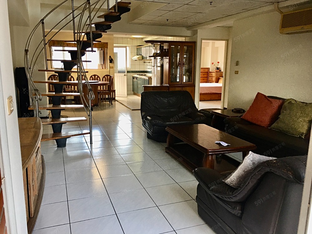 進門客廳,餐廳及開放式廚房