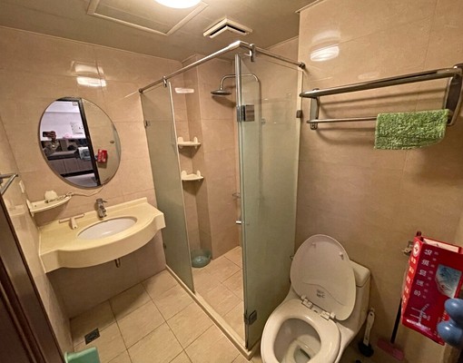 忠勇商圈【高樓大2房+平車✿全配傢俱✿】可租補 - Image 7