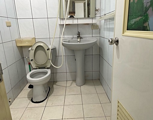 大潤發旁有陽台大大美套房 - Image 2