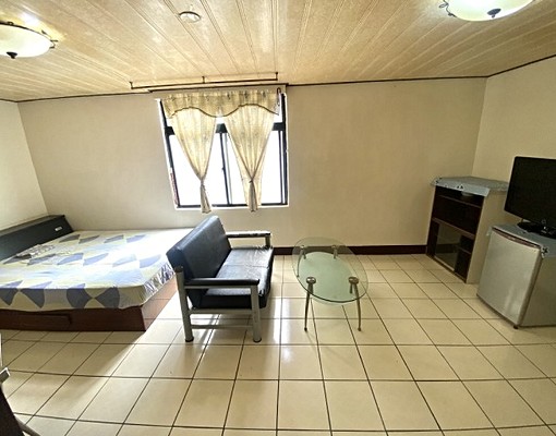 中原電梯漂亮網路大套房.有沙發.採光佳 - Image 6