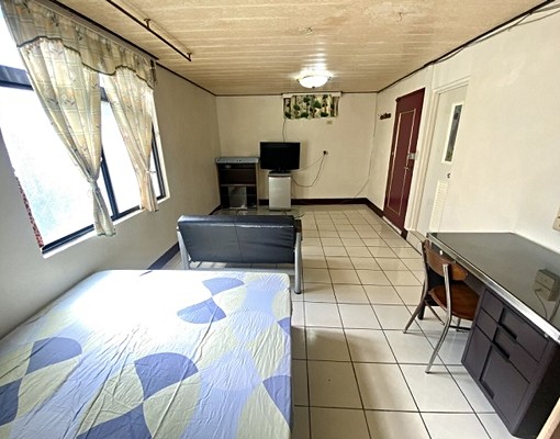 中原電梯漂亮網路大套房.有沙發.採光佳 - Image 4