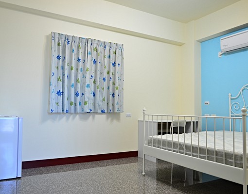 鹿港楓康。溫馨套房。獨洗。生活機能好。限女生 - Image 3