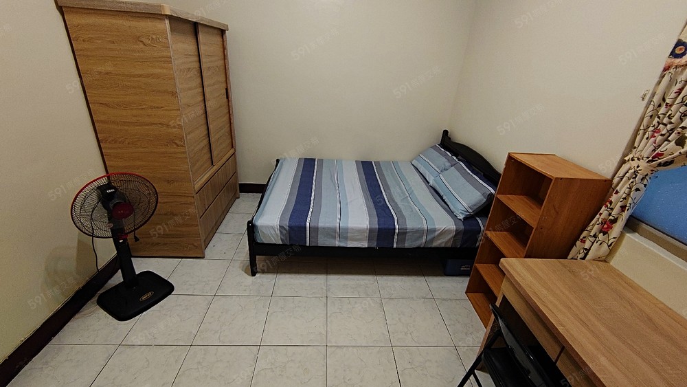 雙人床、全新衣櫥。