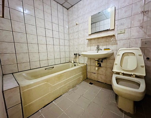 公益商圈文心捷運三房附車位 - Image 6