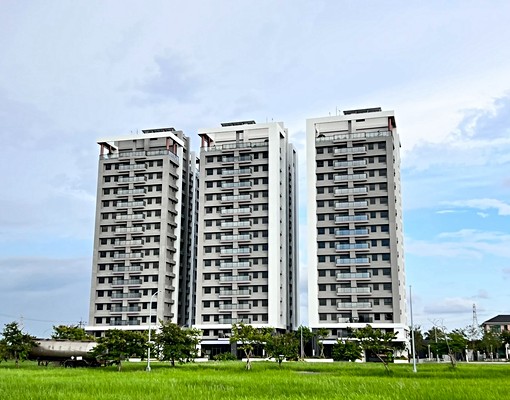 【可租補、自租無仲介費】秀泰豐閣|兩房兩衛＋平車|可養貓 - Image 1