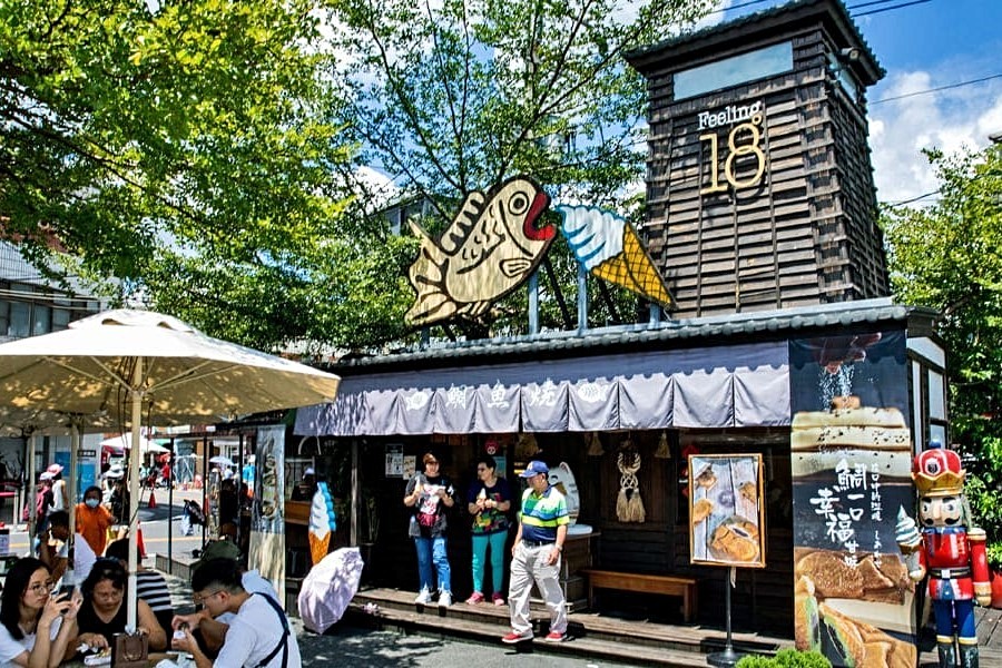 18度C遠近馳名,就在基地附近。