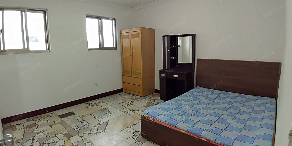 床、明亮空間、化妝台、衣櫃、冷氣