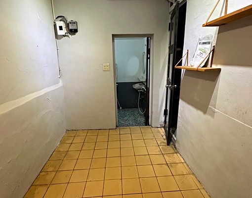 近赤崁樓獨立門戶小店面 - Image 3