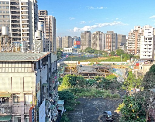 家樂福商圈雙面採光大陽台景觀套房 - Image 9