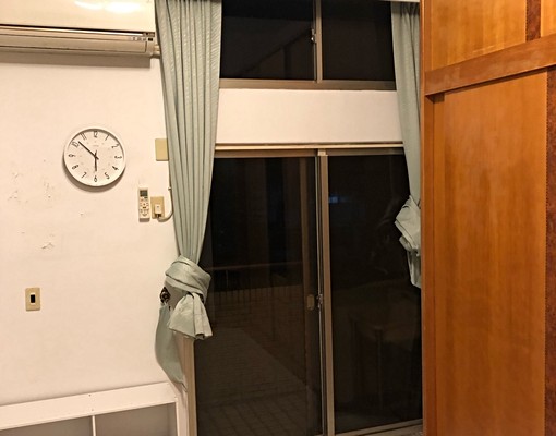 邊間裝潢挑高,電梯華廈,傢俱齊全。 - Image 2