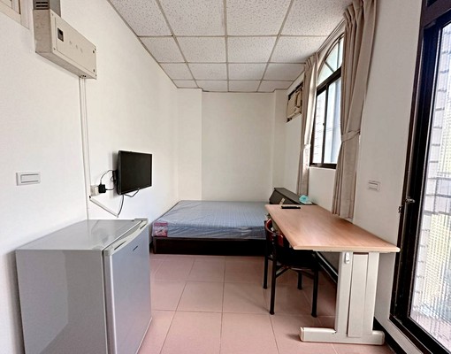 勤益中臺❤便宜電3元❤大陽台套房❤室內機車位 - Image 2