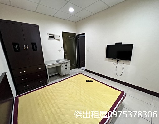 傑出租屋/夜市稀有低樓層,垃圾集中,機車位! - Image 3