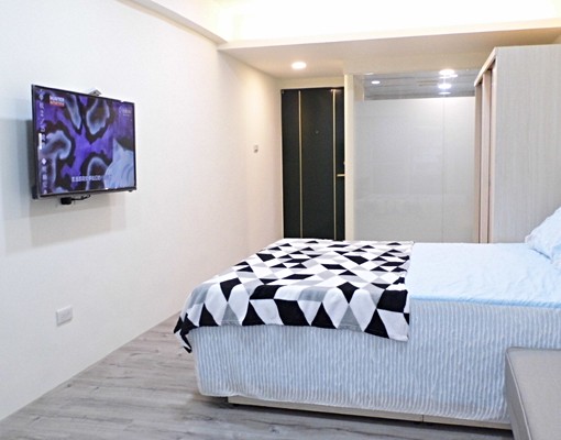 走6分火車站優質套房/雙衣櫥/玻璃衛浴/獨立陽台 - Image 1