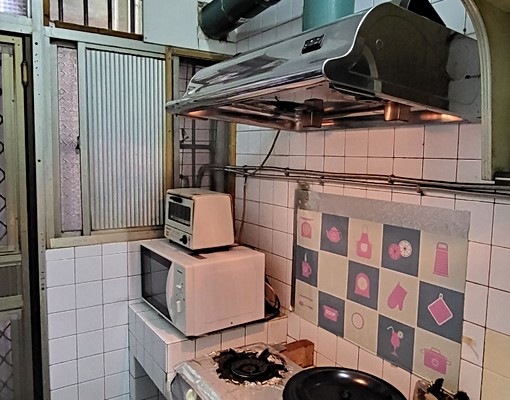 限女性有租屋輔助.大廚房可開伙.機車可停室內.房間有窗戶沙發 - Image 11