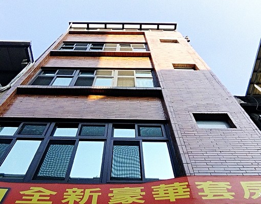 桃園區民生路全新整修附家電傢俱電梯套房 - Image 1