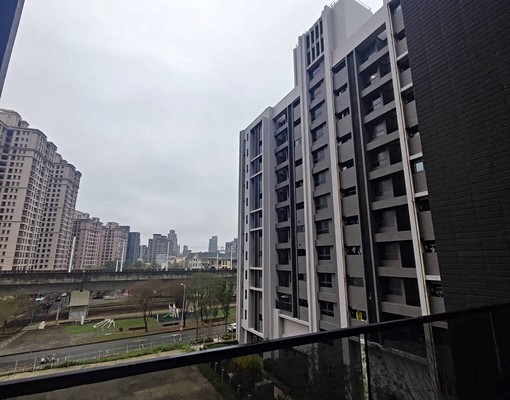 近高鐵學區《全新》優質三房,大露台 - Image 8