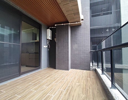 近高鐵學區《全新》優質三房,大露台 - Image 9