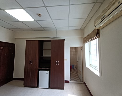 中興路套房附有對外窗及洗衣機 - Image 3