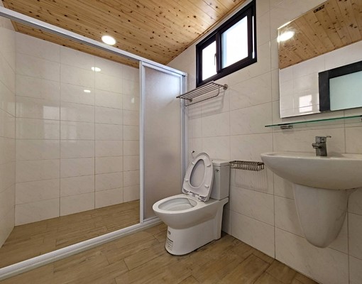 近東區豪宅型有陽台大套房 - Image 3