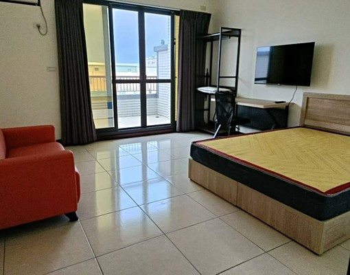 近東區豪宅型有陽台大套房 - Image 1