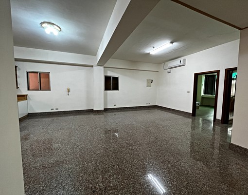 鳳崗4F二房可報稅可寵台電近大東📞愛窩 - Image 2