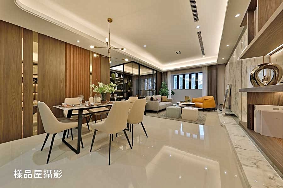 客餐廳空間寬廣,廚房可獨立隔間