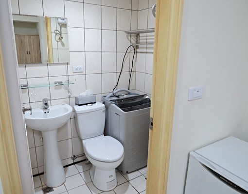 可租補@一中、中醫電梯雙人套房，台電台水、獨洗曬 - Image 7