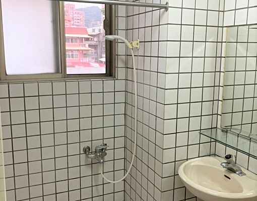 景安站走路1分鐘生活機能佳大對外窗 - Image 5