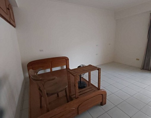 正東區雙車花園大透天可做工作室,長約可議 - Image 10