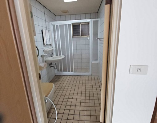 正東區雙車花園大透天可做工作室,長約可議 - Image 11