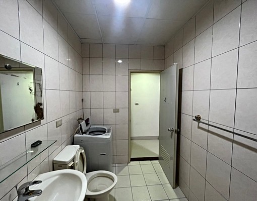 大套房適合情侶有對外窗及專用洗衣機 - Image 3