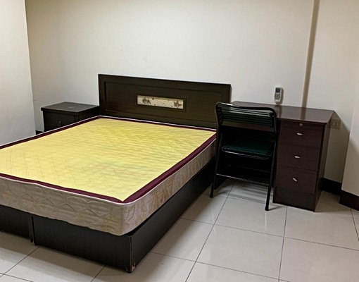 環球購物中心旁!中山路與漢生東路口! - Image 1