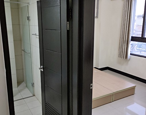 大套房、市區黃金地段 - Image 3