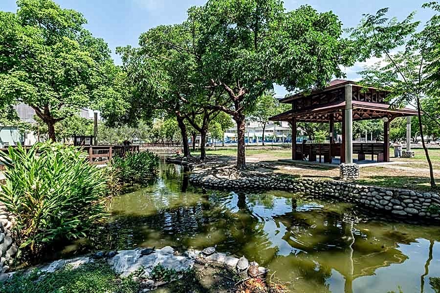 近萬坪敦化公園,就是自家前陽台