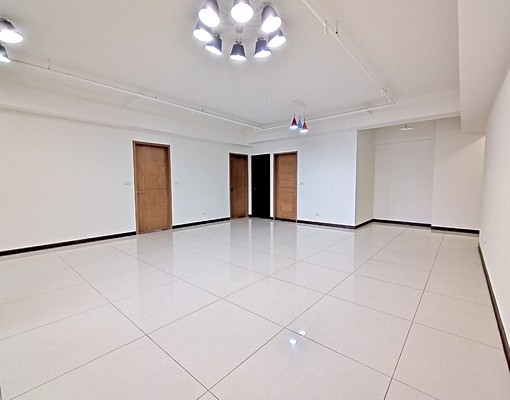 近A18高鐵機捷/採光佳大2+1房/附平面汽車位/樓下全家 - Image 4