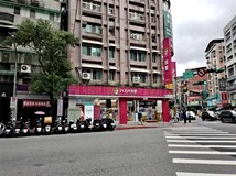 莊敬路搶占黃金點｜北醫金店..