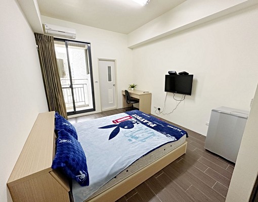 電梯獨立陽台近西門商圈及新光三越 - Image 1