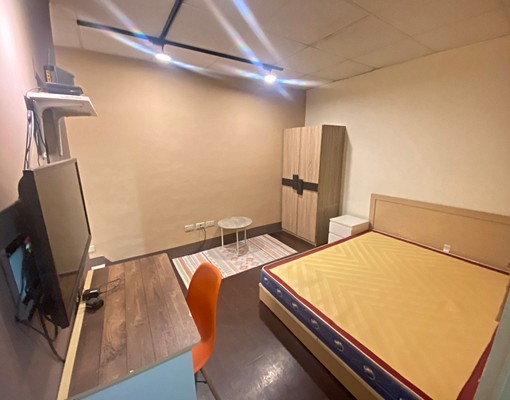 空間寬敞室內整潔用心整理大套房還有小陽台 - Image 1