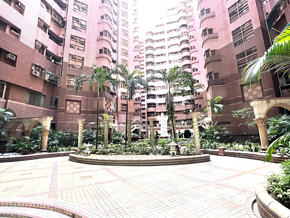 又大又漂亮的中庭