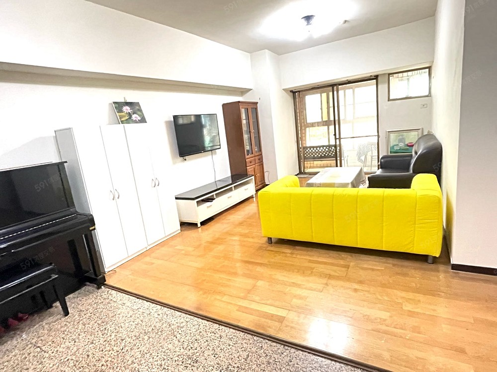 有鋼琴的大客廳