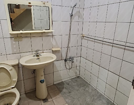 東海商圈超大整棟4樓超大露台，6房透天 - Image 14