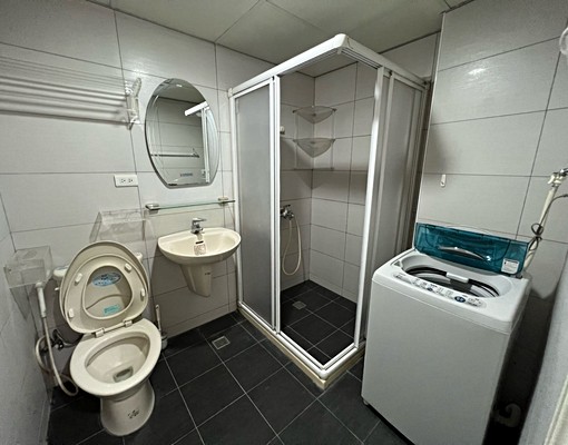 輔大捷運旁靠窗學生套房 - Image 3