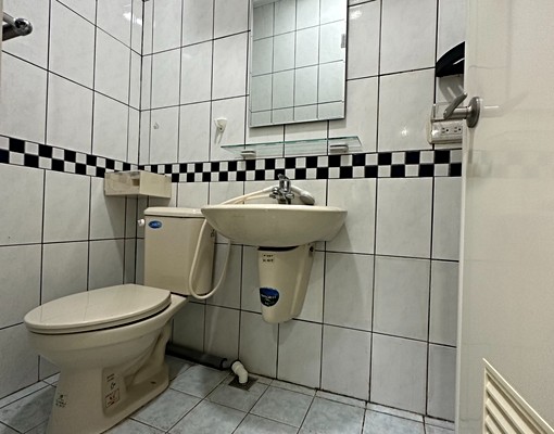 免仲介費景安大套房全新整理代收垃圾 - Image 2