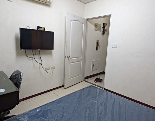 整修套房,近鄰成大、南紡與影城。 - Image 6