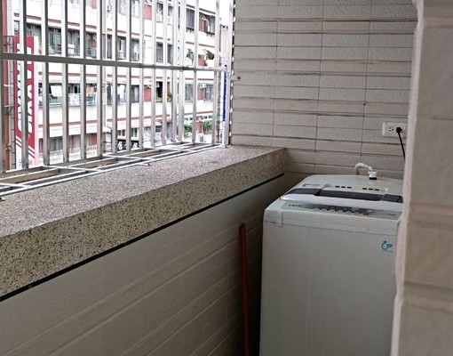 近輕軌高科大大陽台獨立洗衣機套房 - Image 1